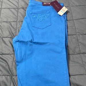 New Amanda (Gloria Vanderbilt blue demin capri